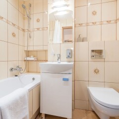 Отель Accommodo Apartament Emilii Plater Польша, Варшава - отзывы, цены и фото номеров - забронировать отель Accommodo Apartament Emilii Plater онлайн ванная фото 2