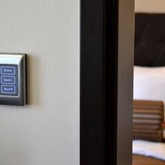 Hotel Vier Jahreszeiten Berlin City сейф в номере