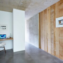 Отель ipartment Concrete Köln Mülheim Кёльн сейф в номере