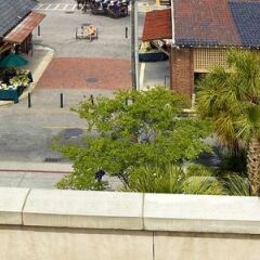 Отель French Quarter Inn парковка