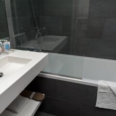 Отель Golden Tulip Gare de Lyon le 209 ванная