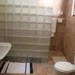 Отель 10 BR Guesthouse - Montego Bay - PRJ 1434 ванная