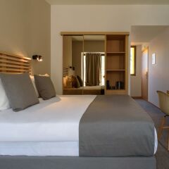 Отель Fos DownTown Suites Афины комната для гостей фото 10