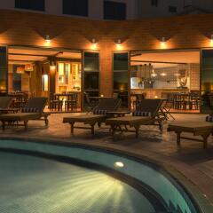 Отель Four Points by Sheraton Bur Dubai бассейн фото 3