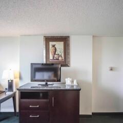 Отель Comfort Inn & Suites Downtown Edmonton удобства в номере