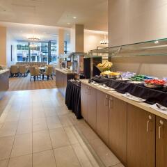 Отель Holiday Inn Vancouver Centre Канада, Ванкувер - отзывы, цены и фото номеров - забронировать отель Holiday Inn Vancouver Centre онлайн питание