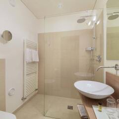 Отель Zea Curtis Garden Residence Меран ванная