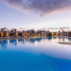 Отель Sands Beach Resort бассейн фото 3