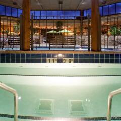 Отель Holiday Inn Bloomington Airport South Mall Area Блумингтон бассейн фото 3
