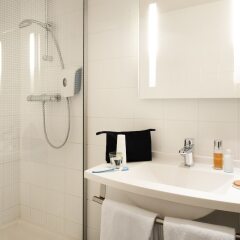 Отель ibis Brussels Centre Gare Midi Бельгия, Брюссель - 4 отзыва об отеле, цены и фото номеров - забронировать отель ibis Brussels Centre Gare Midi онлайн ванная