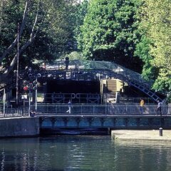 Отель Libertel Canal Saint Martin Париж приотельная территория