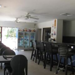 Апартаменты Baan Puri Apartments гостиничный бар