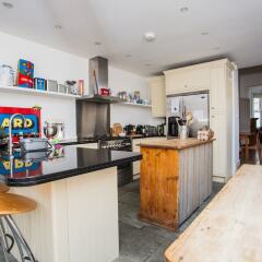 Отель Wonderful 4 Bedroom Home In Kensal Rise гостиничный бар
