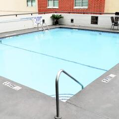 Отель Comfort Inn Downtown Charleston бассейн фото 2