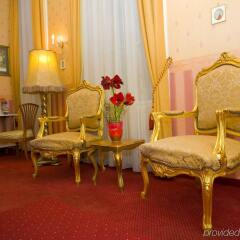 Отель Opera Suites комната для гостей