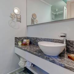 Отель Alaçati Kapari Otel - Special Class Чешме ванная