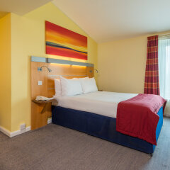 Отель Holiday Inn Express London-Swiss Cottage комната для гостей фото 5