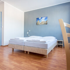 Отель a&o Dresden Hauptbahnhof комната для гостей