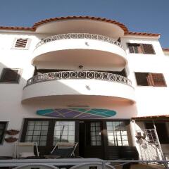 Ericeira Chill Hill Hostel & Private Rooms - Peach Garden Мафра