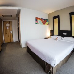 Отель Gold Orchid Bangkok сейф в номере