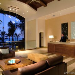 Отель Dolphin Bay Resort and Spa интерьер отеля