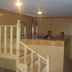 Отель Family Hotel Medven - 1 Болгария, Сливен - отзывы, цены и фото номеров - забронировать отель Family Hotel Medven - 1 онлайн бассейн фото 2