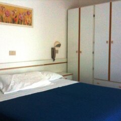 Toledo Hotel Римини сейф в номере