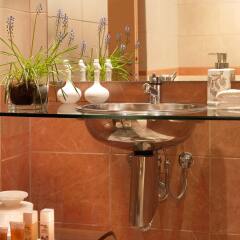 Отель Best Western Plus Embassy Hotel Греция, Афины - отзывы, цены и фото номеров - забронировать отель Best Western Plus Embassy Hotel онлайн ванная