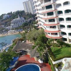 Отель Caleta Beach Resort Мексика, Акапулько - отзывы, цены и фото номеров - забронировать отель Caleta Beach Resort онлайн бассейн фото 3