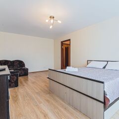 Отель FlatHome24 metro Komendanskiy prospect Санкт-Петербург комната для гостей фото 4