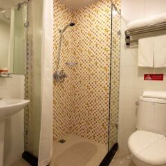 Отель Home Inn-Shenzhen Qiaochengdong Metro Station Китай, Шэньчжэнь - отзывы, цены и фото номеров - забронировать отель Home Inn-Shenzhen Qiaochengdong Metro Station онлайн ванная