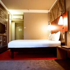 Отель ibis Brussels off Grand Place сейф в номере