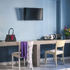 Апартаменты Lotus Center Apartments комната для гостей