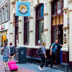 Отель Flying Pigs Downtown Hostel Amsterdam Нидерланды, Амстердам - 1 отзыв об отеле, цены и фото номеров - забронировать отель Flying Pigs Downtown Hostel Amsterdam онлайн спортивное сооружение