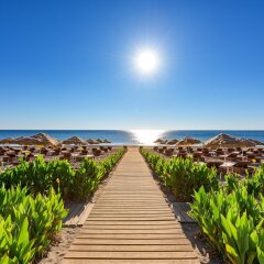 Отель La Marquise Luxury Resort Complex пляж