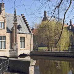 Отель Ibis Brugge Centrum Брюгге приотельная территория