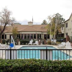 Отель Quality Inn & Suites Albuquerque Downtown - University бассейн