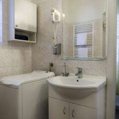 Отель Happy Prague Apartments Чехия, Прага - 1 отзыв об отеле, цены и фото номеров - забронировать отель Happy Prague Apartments онлайн ванная фото 2