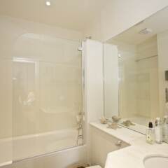 Отель A Place Like Home - Elegant flat in South Kensington Великобритания, Лондон - отзывы, цены и фото номеров - забронировать отель A Place Like Home - Elegant flat in South Kensington онлайн ванная