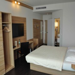 Отель Star Inn Hotel Wien Schönbrunn Австрия, Вена - 10 отзывов об отеле, цены и фото номеров - забронировать отель Star Inn Hotel Wien Schönbrunn онлайн сейф в номере