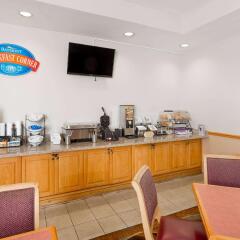 Отель Baymont Inn and Suites Fort Myers питание