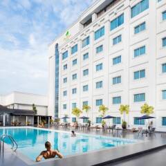 Отель The Apo View Hotel Филиппины, Давао - отзывы, цены и фото номеров - забронировать отель The Apo View Hotel онлайн бассейн фото 3