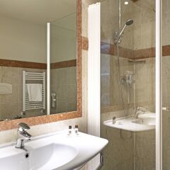 Отель B&B Hotel Padova Италия, Падуя - 1 отзыв об отеле, цены и фото номеров - забронировать отель B&B Hotel Padova онлайн ванная фото 2