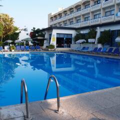 Paphiessa Hotel бассейн