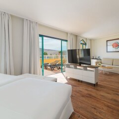 Отель H10 Sentido Playa Esmeralda - Adults Only Испания, Коста Кальма - 1 отзыв об отеле, цены и фото номеров - забронировать отель H10 Sentido Playa Esmeralda - Adults Only онлайн фото 2
