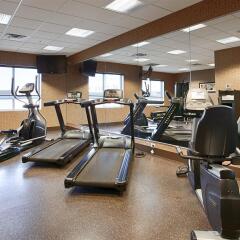 Отель Best Western Premier Freeport Inn Calgary Airport Канада, Калгари - отзывы, цены и фото номеров - забронировать отель Best Western Premier Freeport Inn Calgary Airport онлайн фитнесс-зал фото 2