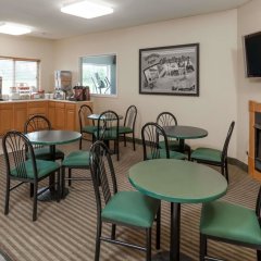 Super 8 by Wyndham Huntington in Huntington, United States of America from 72$, photos, reviews - zenhotels.com meals