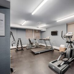 Отель Regency Suites Hotel Канада, Калгари - отзывы, цены и фото номеров - забронировать отель Regency Suites Hotel онлайн фитнесс-зал