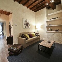 Апартаменты Apartments Florence - Giglio santa trinita комната для гостей фото 3