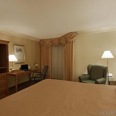 Отель Holiday Inn Ottawa East Канада, Оттава - отзывы, цены и фото номеров - забронировать отель Holiday Inn Ottawa East онлайн удобства в номере фото 2